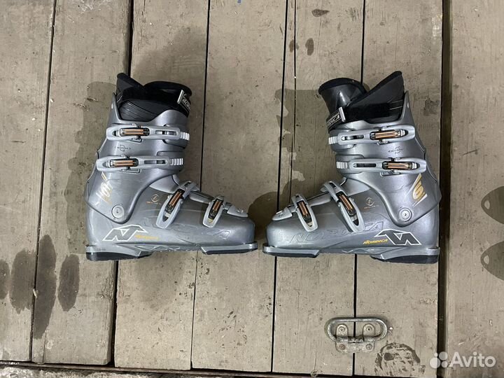 Комплект лыж с ботинками