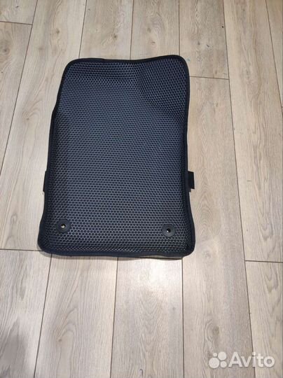 Эво полики 3D с бортиками Hennessey