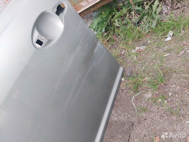 Передняя левая дверь toyota avensis