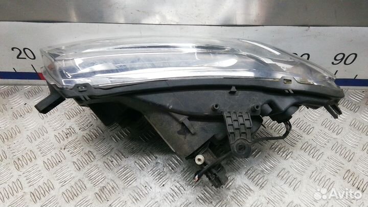 Фара Dacia Sandero (2012-2020)