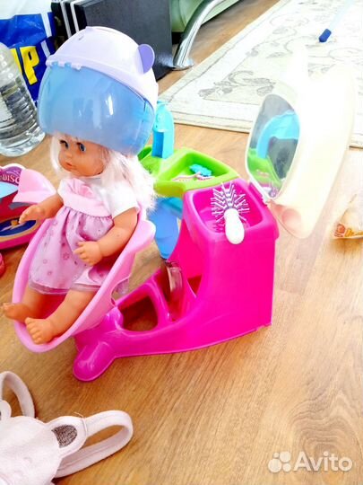 Кукла и парикмахерская