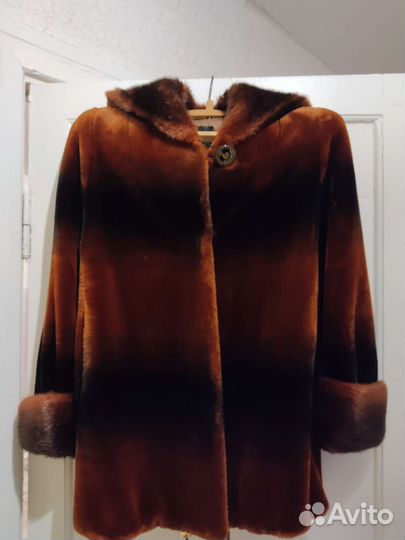 Искусственная шуба с капюшоном