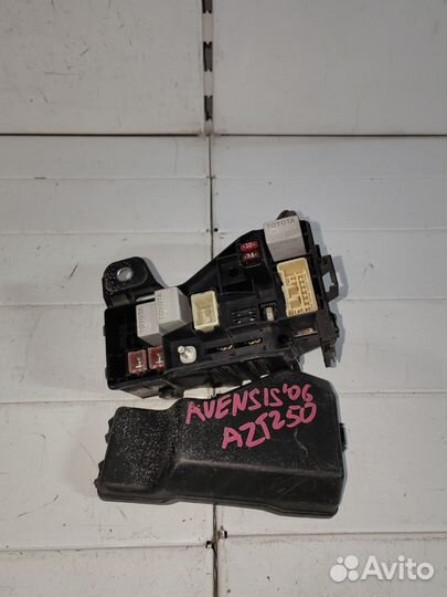 Блок предохранителей toyota avensis AZT250 1AZ-FSE