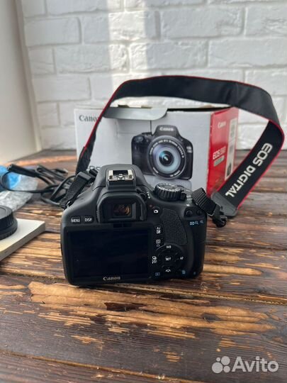 Зеркальный фотоаппарат Canon EOS 550D Kit 18-135