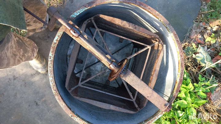 Инвентарь для содержания и разведения пчел