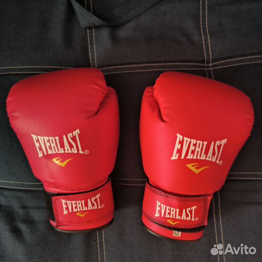 Боксерские перчатки 10 oz everlast