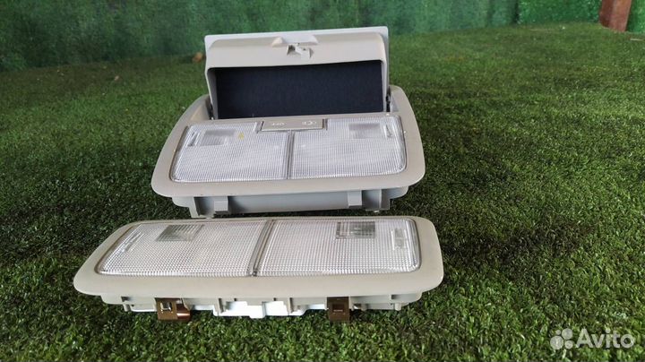 Плафон комплектом Toyota Avensis 272 3zrfae 2012