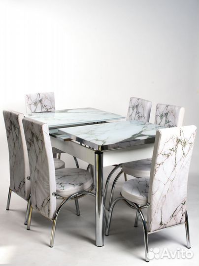 Стол со стульями на кухню