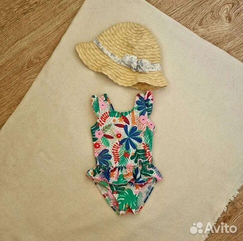 Купальник и шляпа