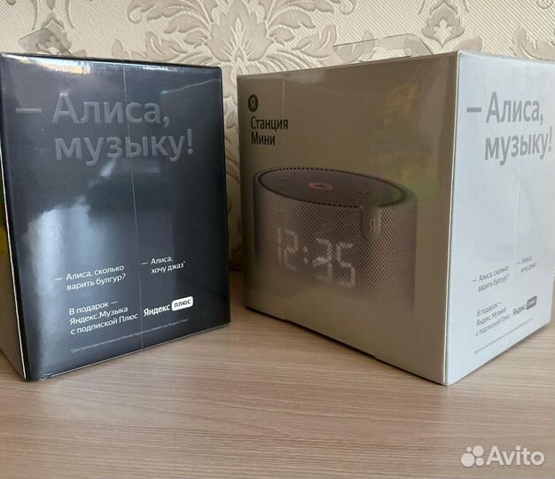 Умная колонка яндекс мини с часами