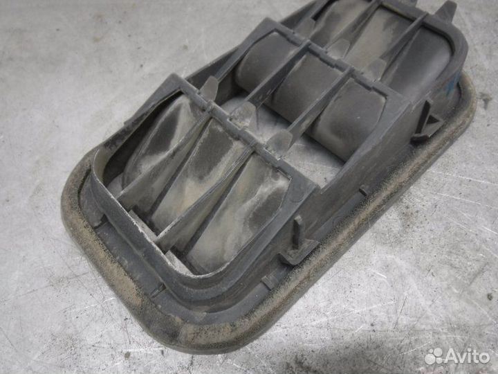 Решетка вентиляционная задняя левая Geely Emgrand