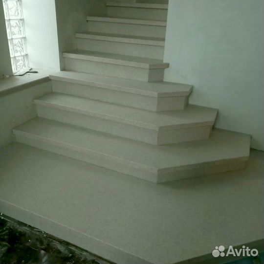 Лестница из искусственного камня акрил и кварц