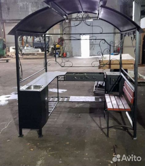 Мангал с крышей