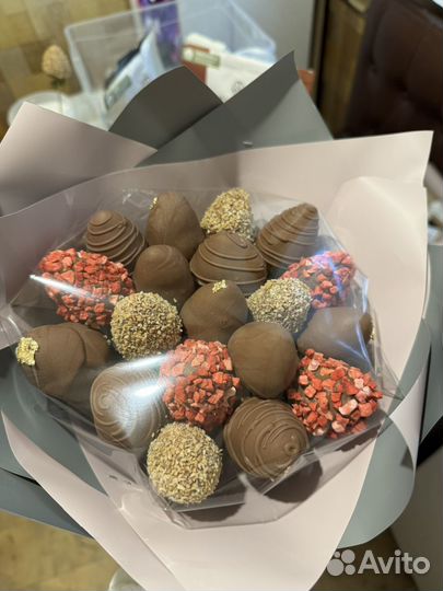 Клубника в шоколаде букеты