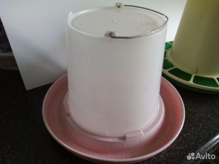 Кормушка и поилка для куриц