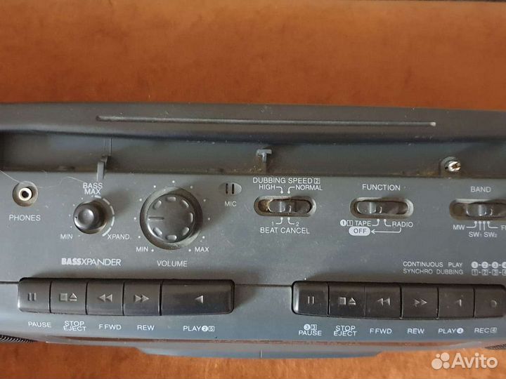 Двухкассетный магнитофон Sanyo