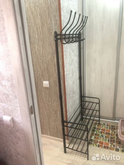 Вешалка для одежды и обуви