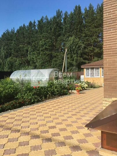 Коттедж 730 м² на участке 10 сот.