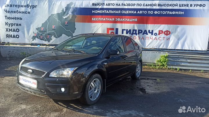 Фонарь задний в бампер правый Ford Focus 2 1419081