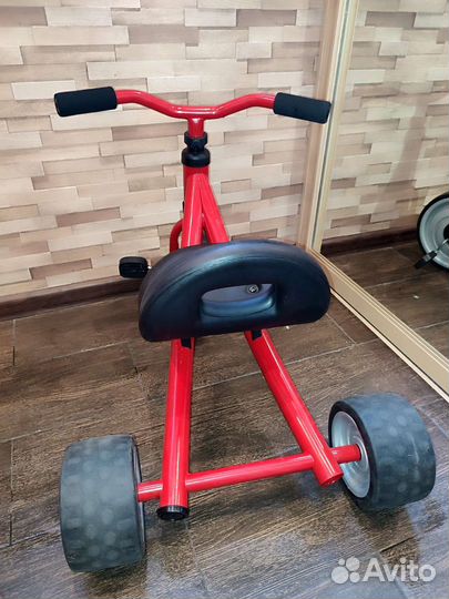 Трехколесный велосипед и самокат 2 в 1