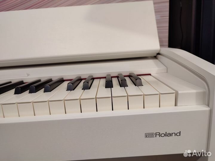 Пианино цифровое Roland F701-WH