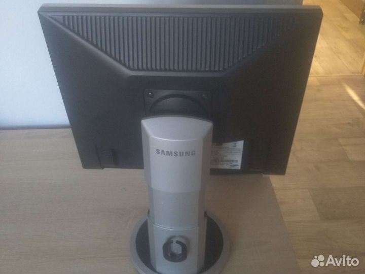 Монитор Samsung syncmaster 740n