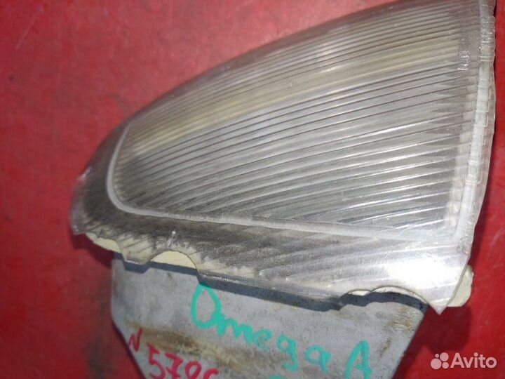 Поворотник передний правый Opel Omega A универсал