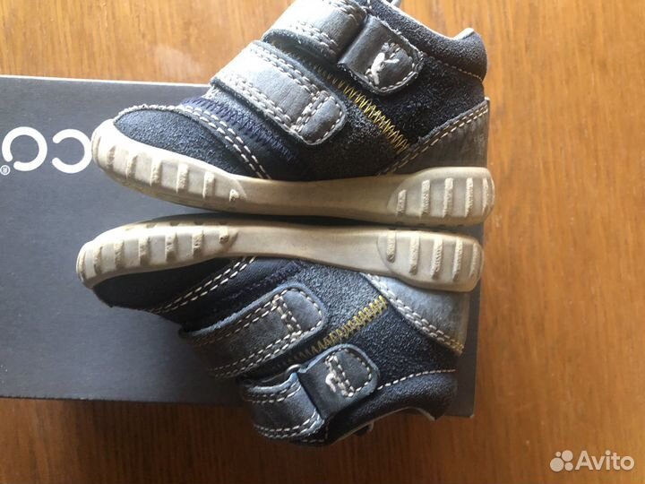 Кроссовки на малыша фирмы ecco