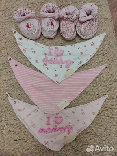 Нагрудники и пинетки Mothercare