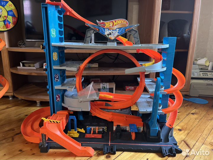 Hot wheels трек парковка