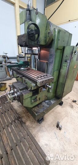 Вертикально-фрезерный станок FYD-32 стол 315х1250