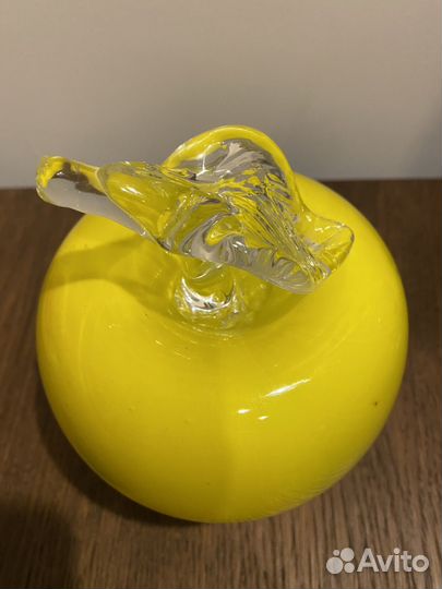 Цветное стекло, яблоко