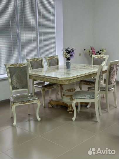 Кухонный стол и стулья