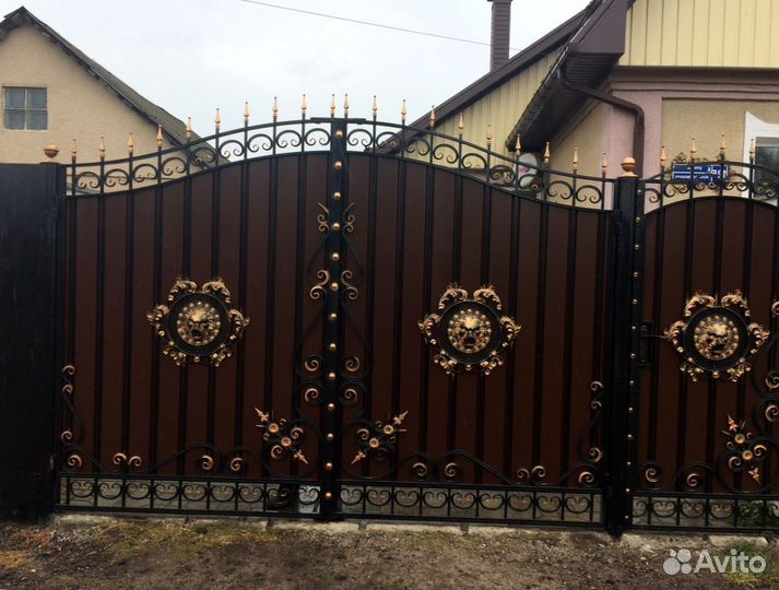 Кованные распашные ворота от производителя