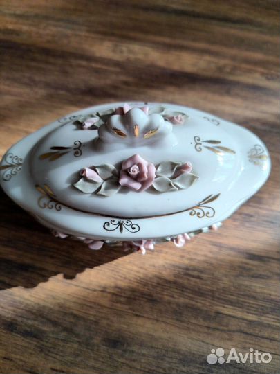 Шкатулка для украшений фарфоровая