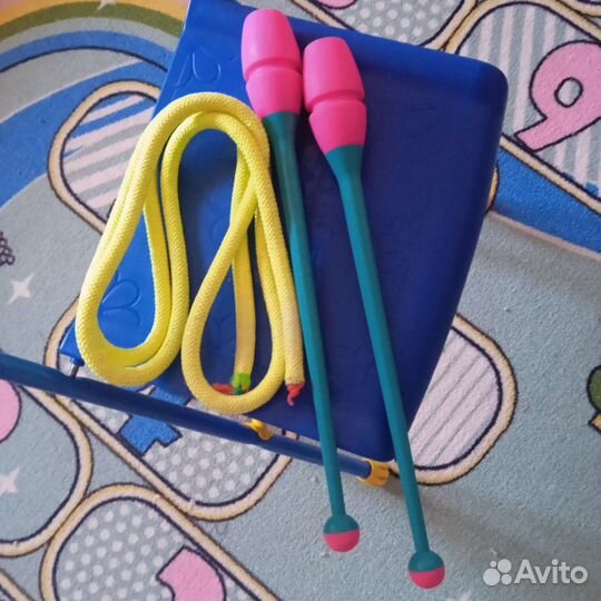 Булавы, скакалка