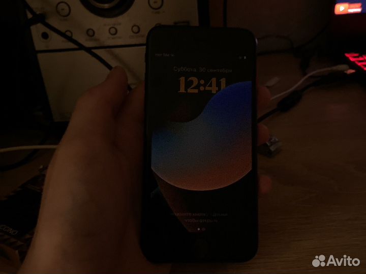 Телефон iPhone se 2020