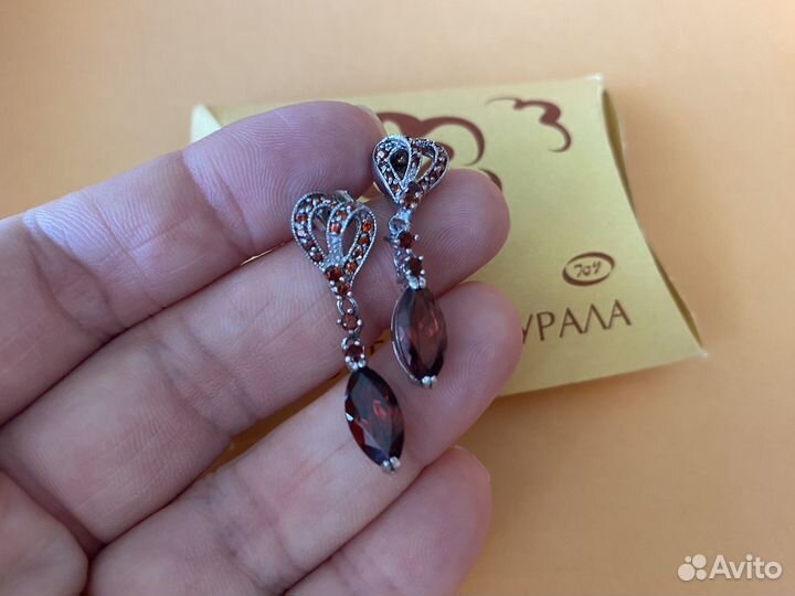 Серьги с гранатом серебряные