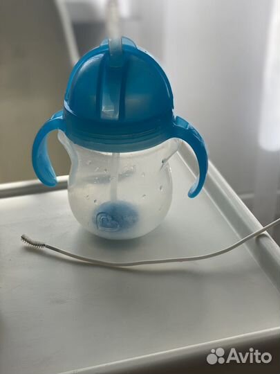 Бутылочки,поильник,ниблер,ложки,нагрудник