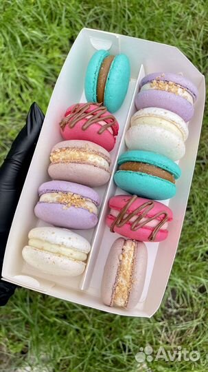 Макаронс, макарон, макаронс с печатью бонбоньерки