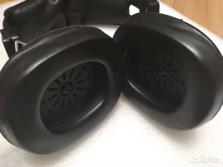 Проводные наушники студийные