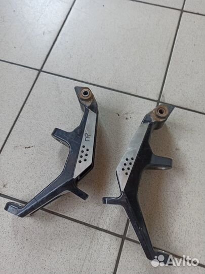 Кулак поворотный Brp ski doo grand touring 900 ace