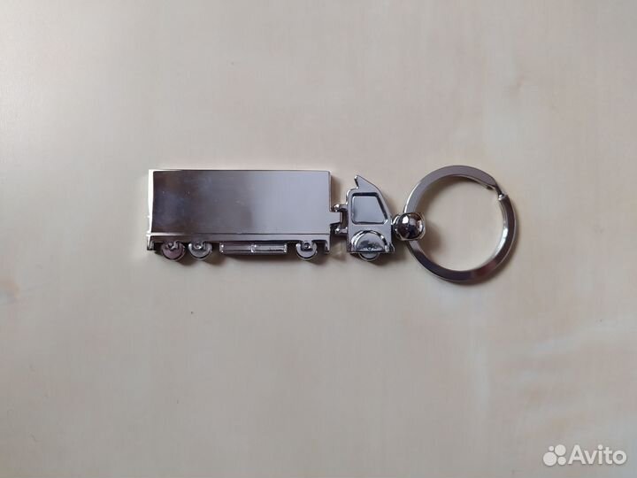 Брелок грузовик с логотипом