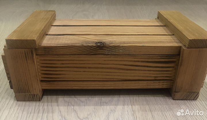 Деревянная шкатулка