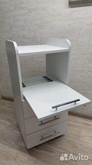 Тумба белая на колесах косметологическая