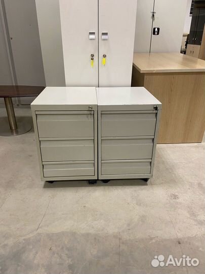 Тумбочка металлическая