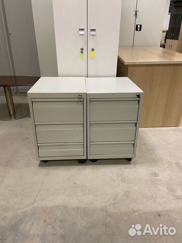 Тумбочка металлическая