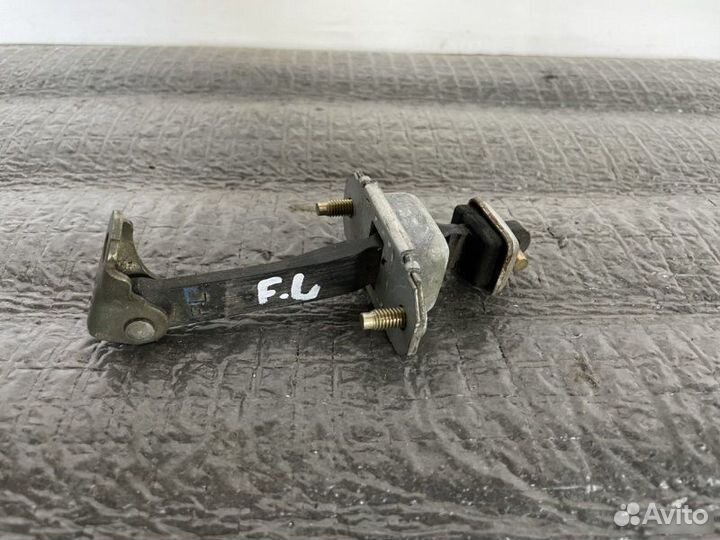 Доводчик передний левый Subaru Forester SF5 EJ20