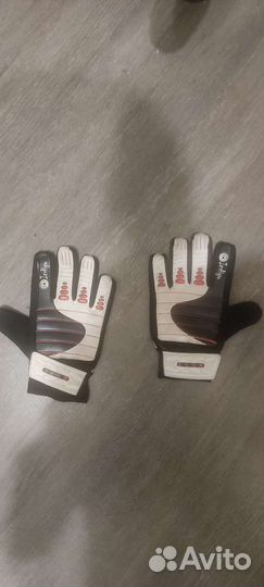 Вратарские перчатки