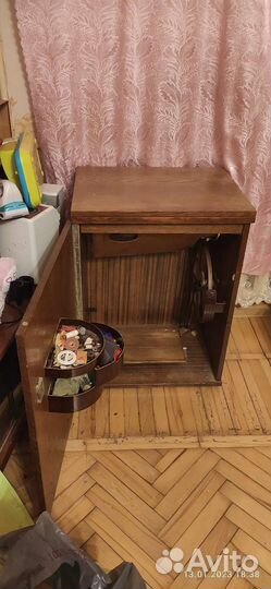 Швейная машина Чайка 2 кл 116-1 с тумбой